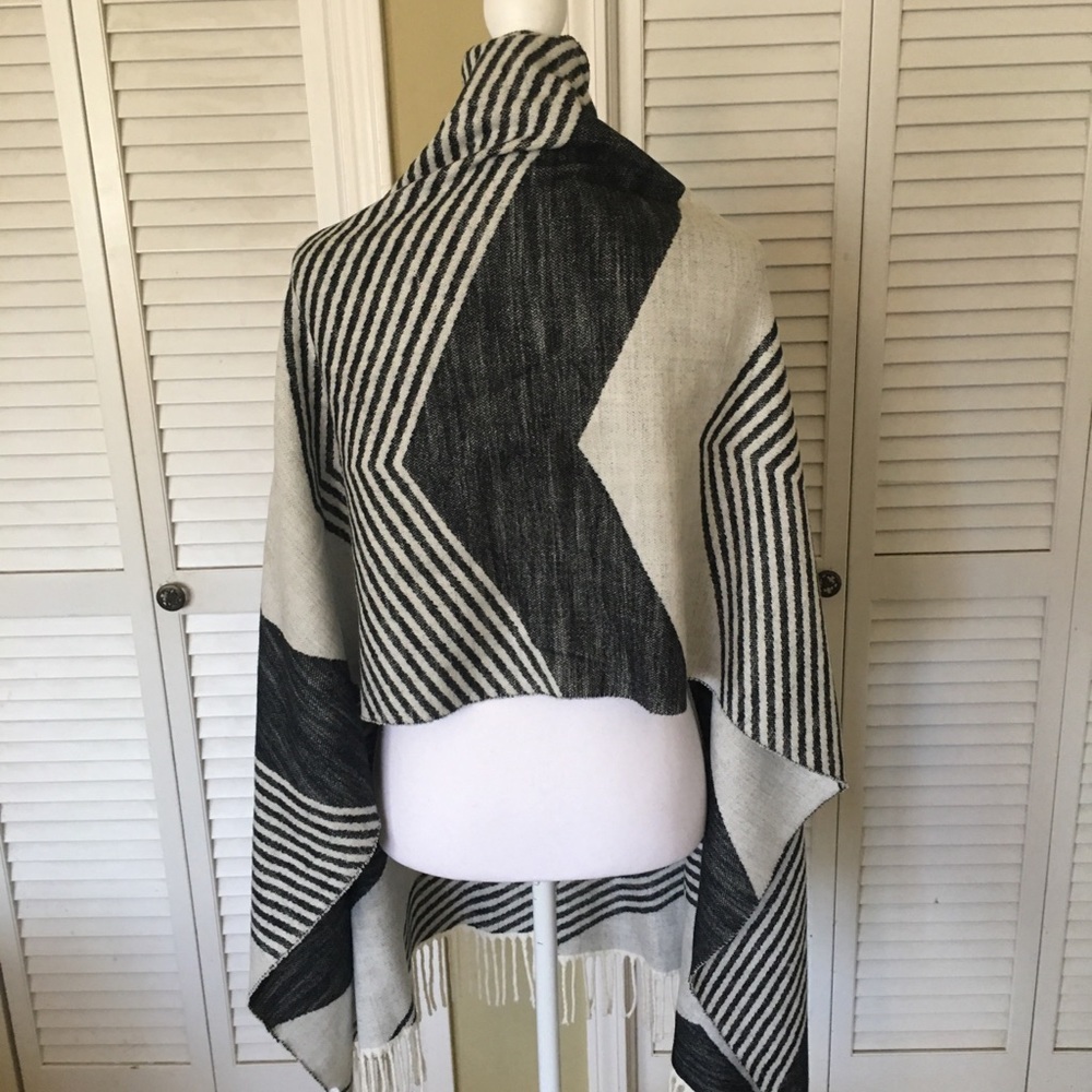Gap Cozy Chevron Snow Cap Large Scarf or Blanket Wrap Soft Black and White - Picture 2 of 8
